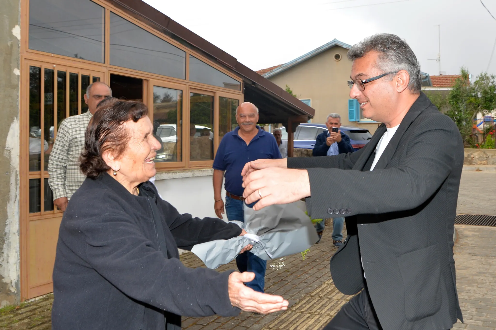 Cumhurbaşkanı Erhürman Karapaşa Köyü'nü ziyaret etti