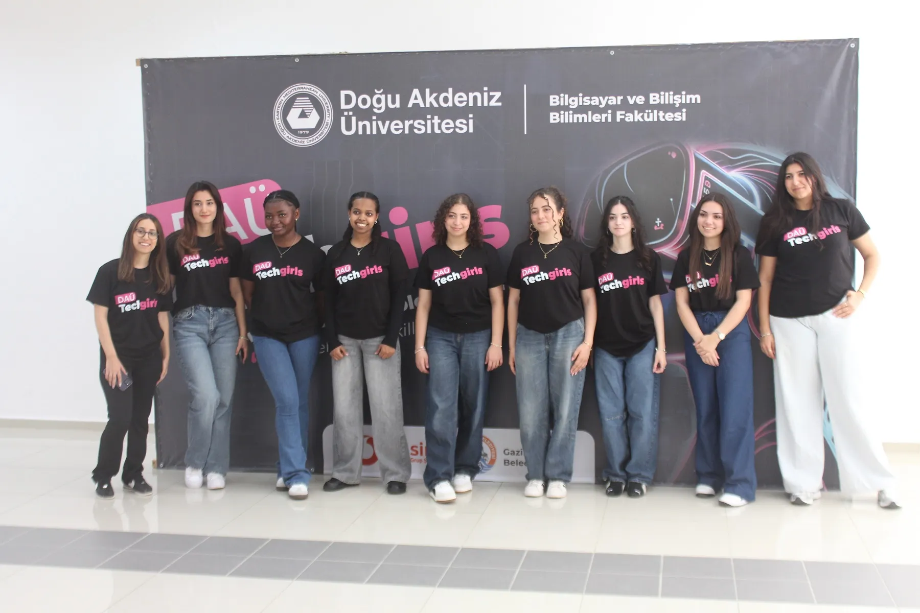 DAÜ TechGirls Komitesi'nin düzenlediği liseler arası bilişim yarışması yapıldı