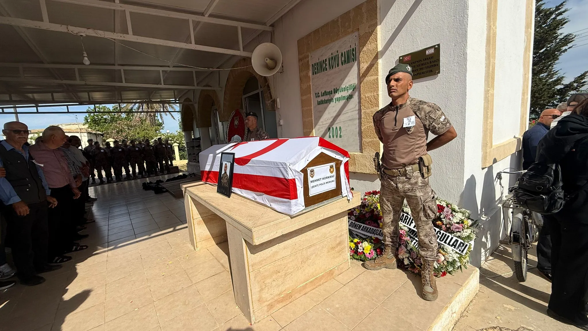 Görevdeyken rahatsızlanarak hayatını kaybeden 47 yaşındaki polis memuru Korkmaz son yolculuğuna uğurlandı