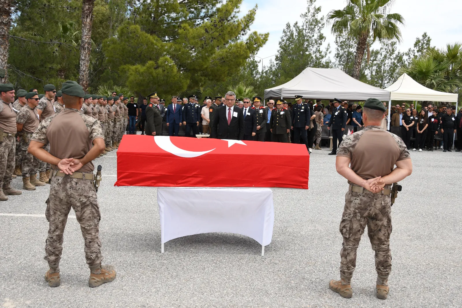 Görevdeyken rahatsızlanarak hayatını kaybeden 47 yaşındaki polis memuru Korkmaz son yolculuğuna uğurlandı