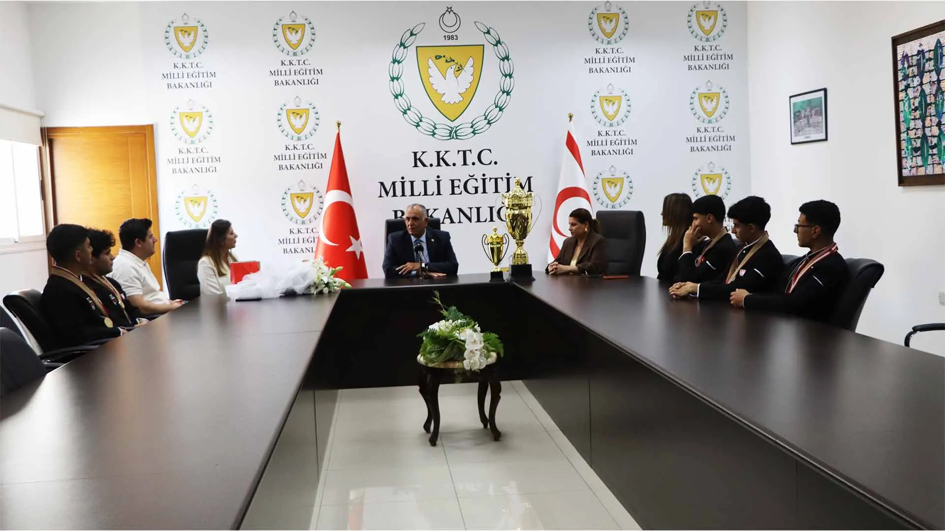 Milli Eğitim Bakanı Çavuşoğlu, Tunus'ta ödül kazanan Haydarpaşa Ticaret Lisesi öğrencilerini kabul etti