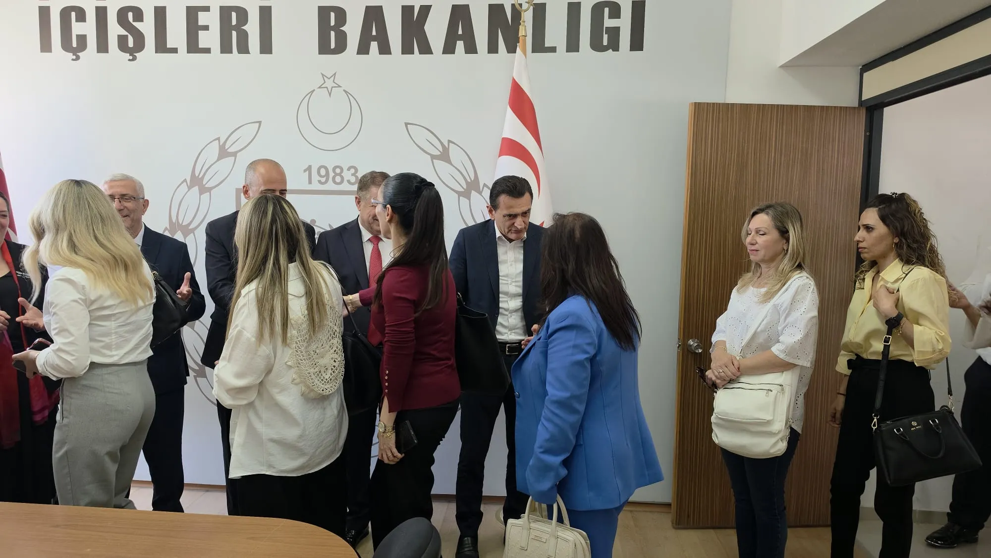 Oğuz, bakanlık merkezinde ve bağlı dairelerde görev yapan personelle bayramlaştı