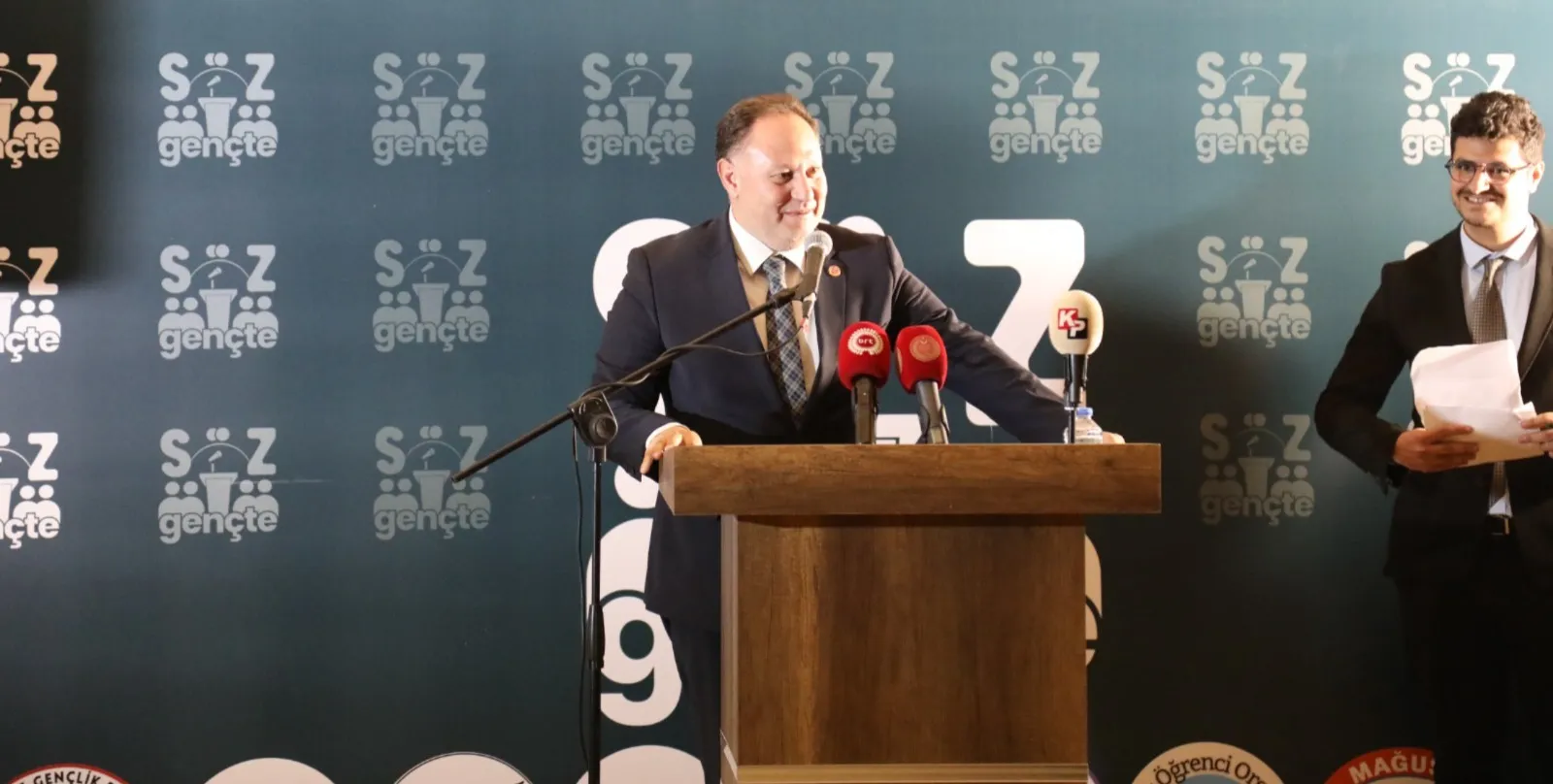 Öztürkler: “Gençler bize örnek oldu”