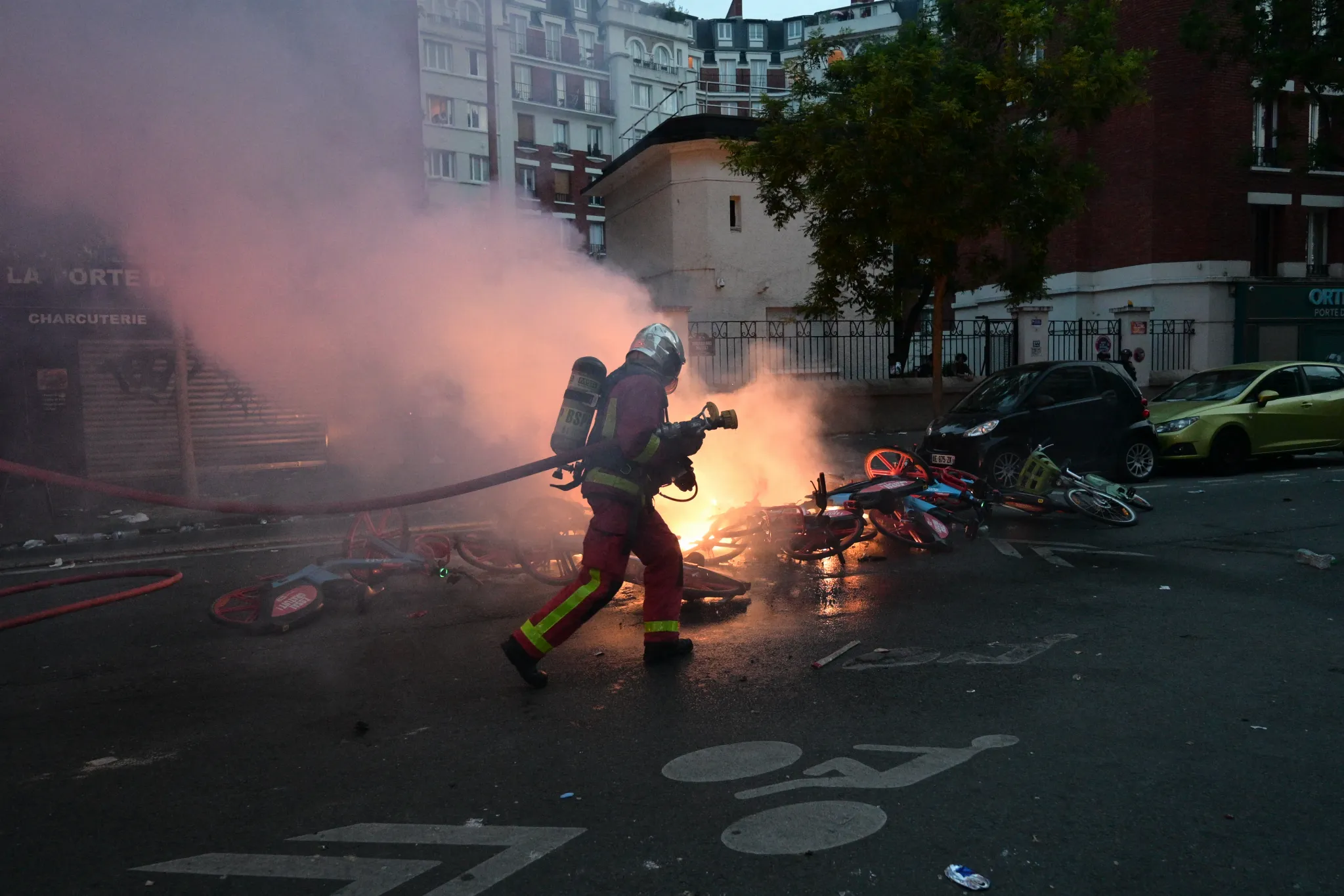 Paris’te Şampiyonlar Ligi kutlamalarında çıkan olaylarda 457 kişi gözaltına alındı