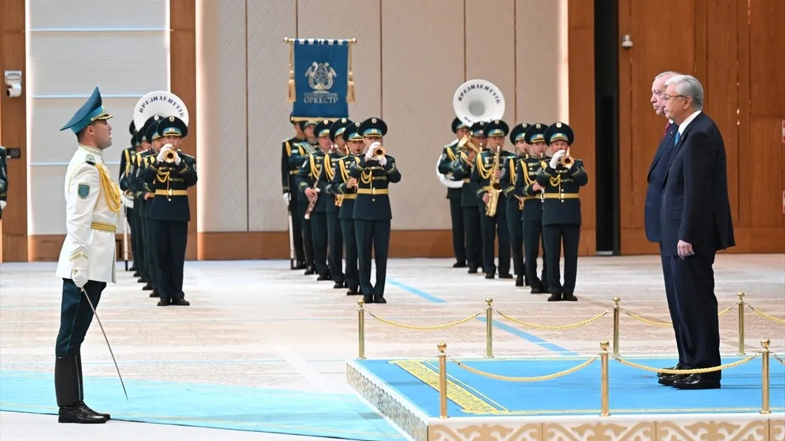 Türkiye Cumhurbaşkanı Erdoğan, Kazakistan'da resmi törenle karşılandı