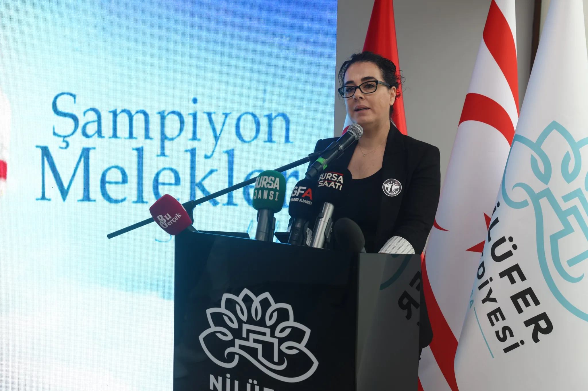Uluçay, “Beşevler Şampiyon Melekler Cimnastik Salonu” isim verme törenine katıldı