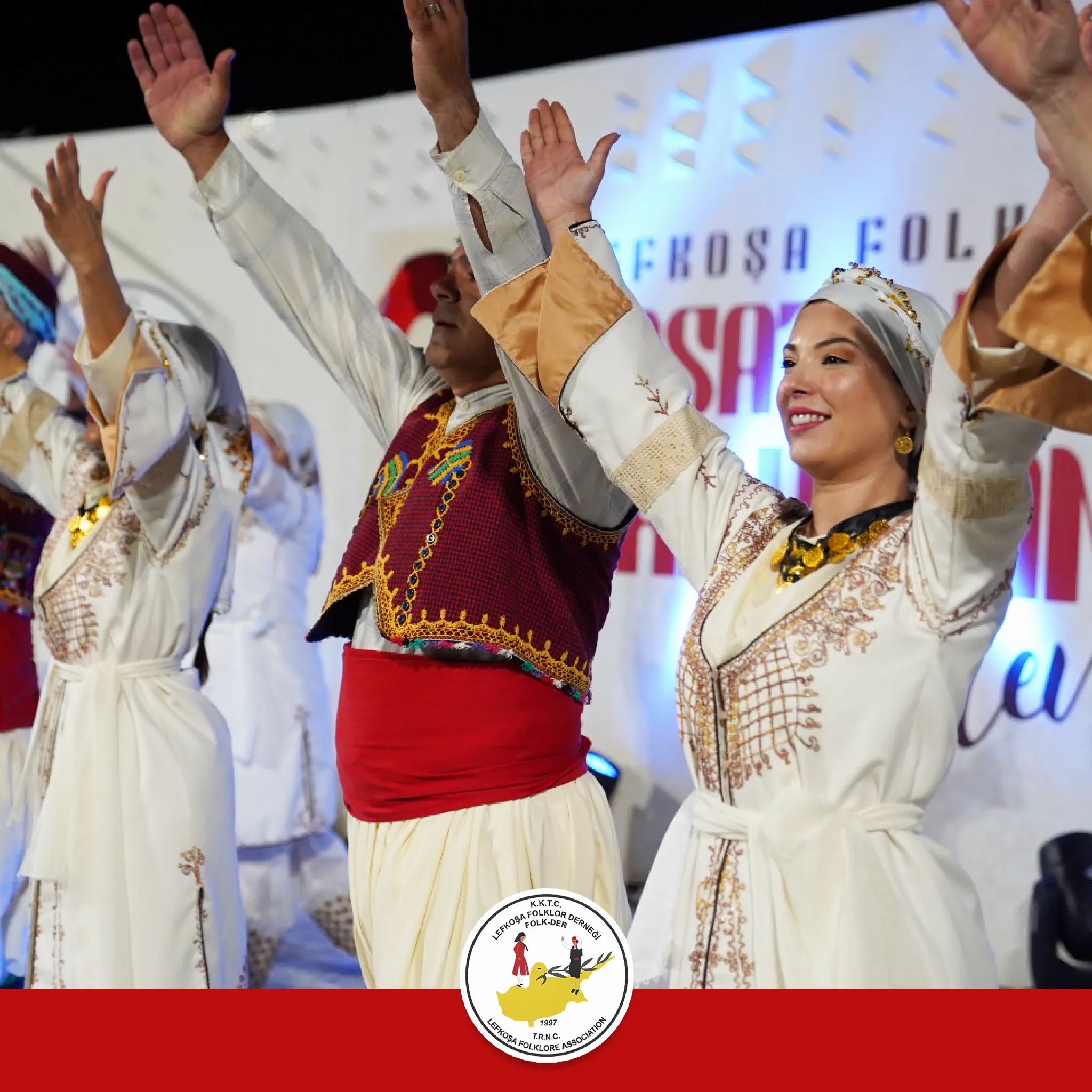 Yaşatan Adımlar Halk Dansları Şöleni düzenlendi
