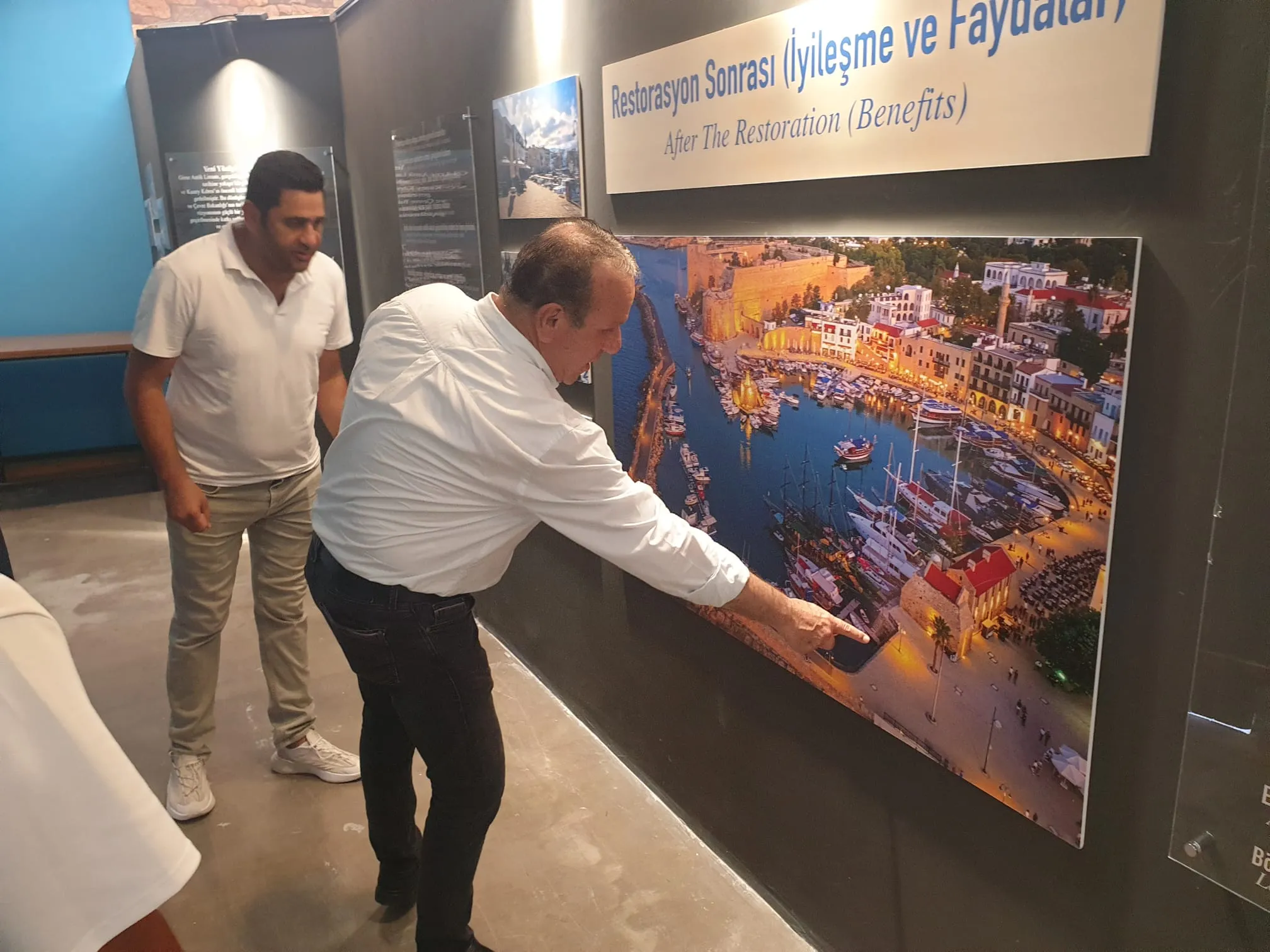 Ataoğlu, Girne Antik Liman girişindeki tarihi Gümrük Binası’nda oluşturulan sergi alanı inceledi