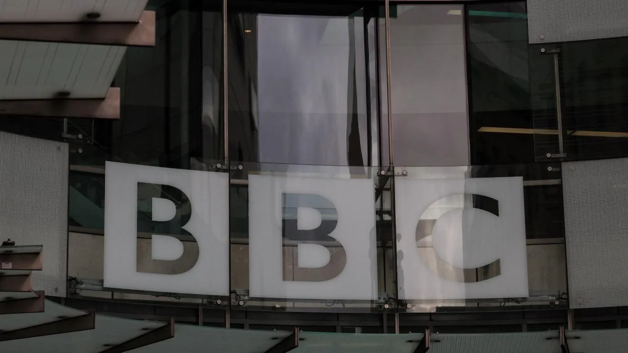 BBC, 500 milyon sterlinlik tasarruf planı kapsamında 550 kişinin işine son verecek