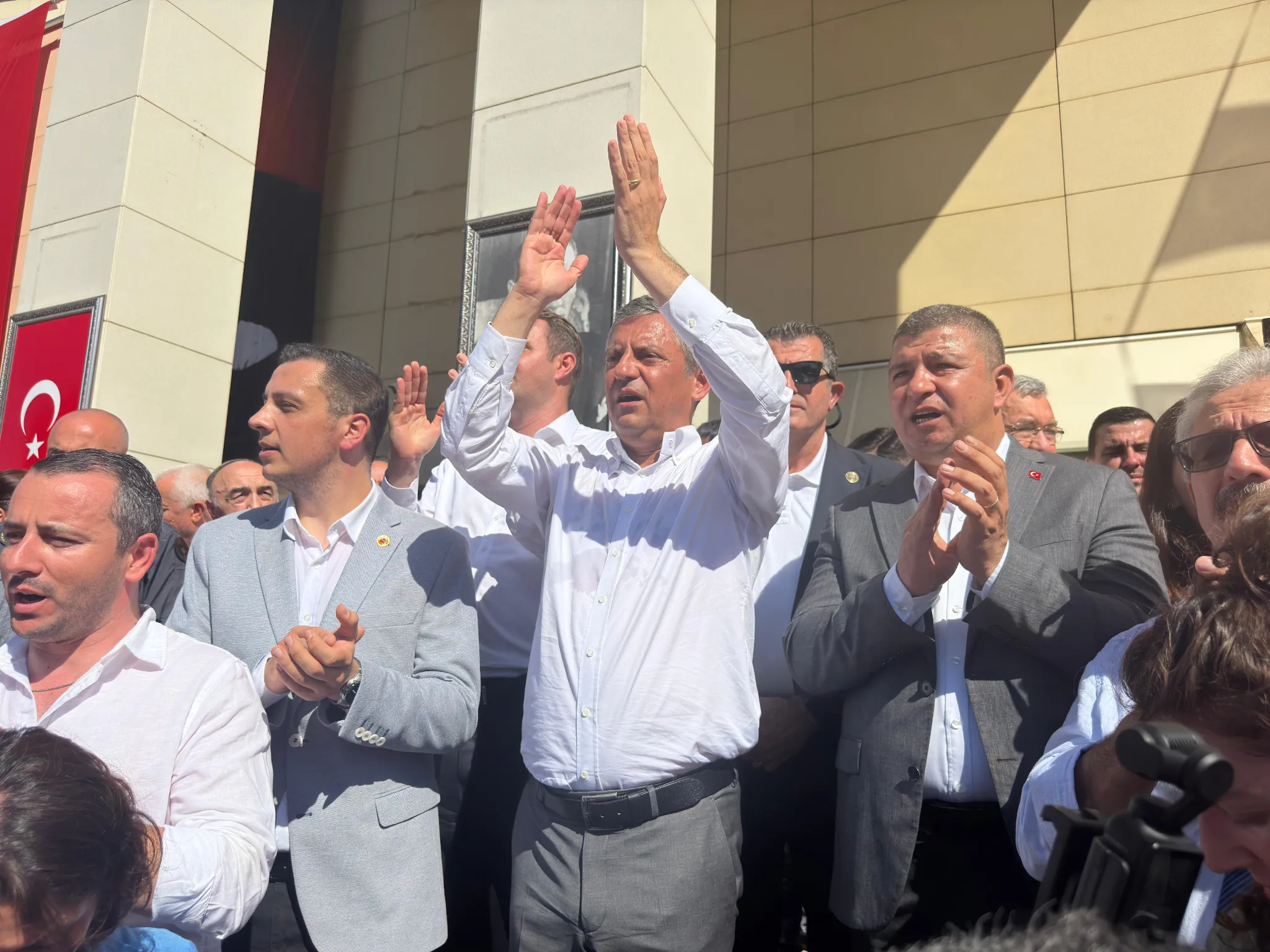 CHP Grup Başkanı Özel: "Biz partimizdeyiz ama yeni bir yürüyüşün, yeni bir yaklaşımın içindeyiz"