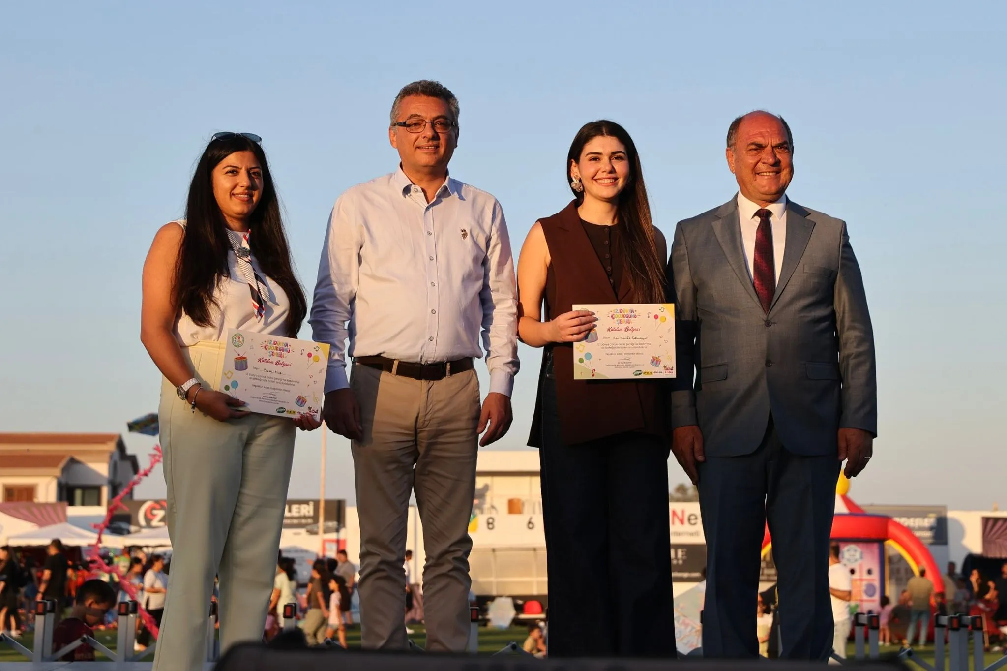 Erhürman, Cihangir'deki çocuk şenliğine katıldı