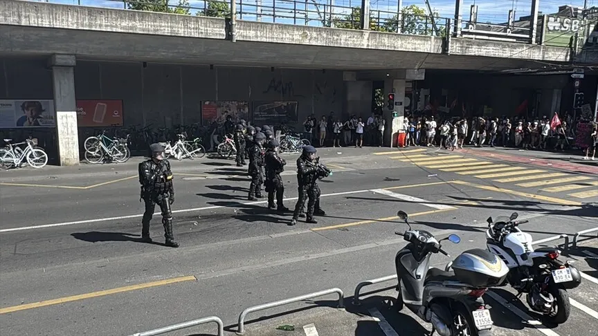G7 öncesi Cenevre karıştı. Binlerce gösterici sokağa döküldü, polis müdahale etti