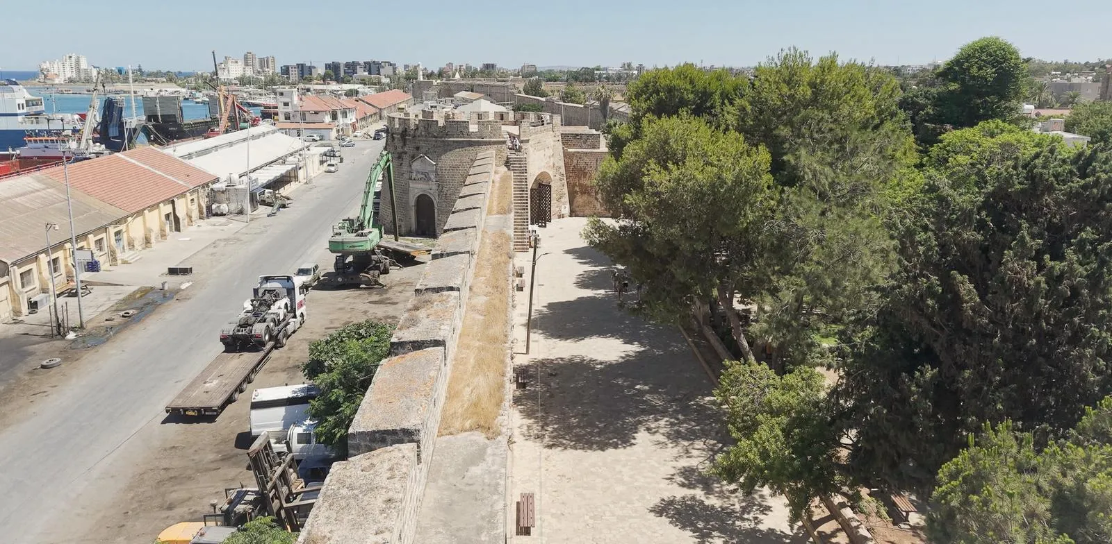 Gazimağusa Belediyesi, Othello Kalesi yanındaki parkın ikinci etap çalışmalarını sürdürüyor