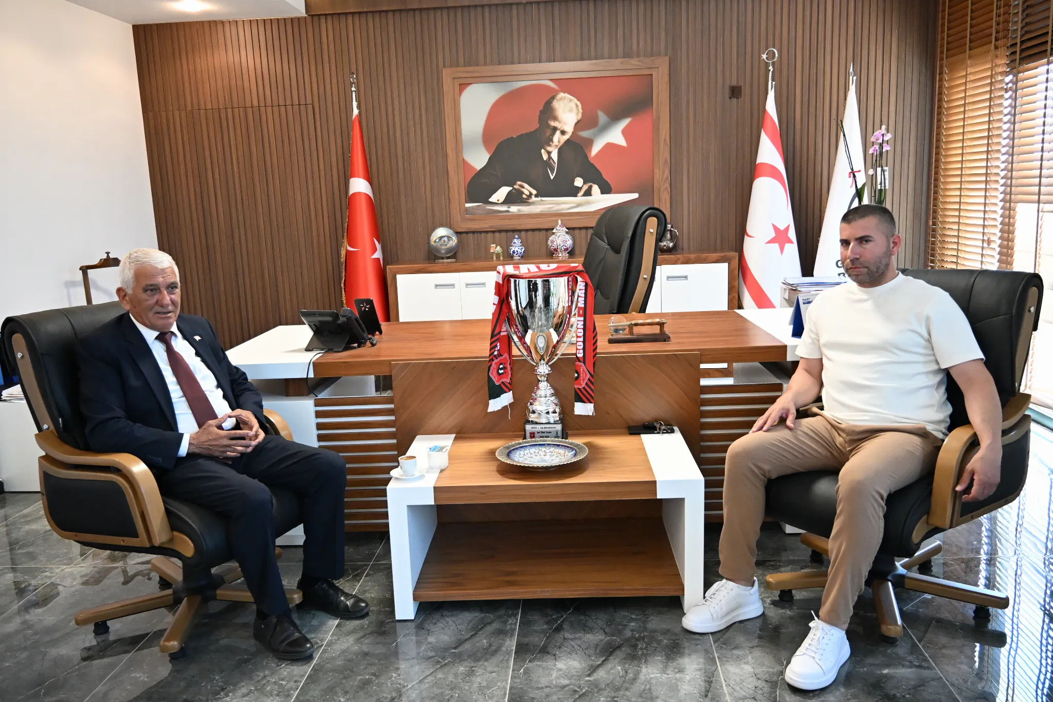 Güzelyurt Belediye Başkanı Özçınar, Baf Ülkü Yurdu yönetimini kabul etti
