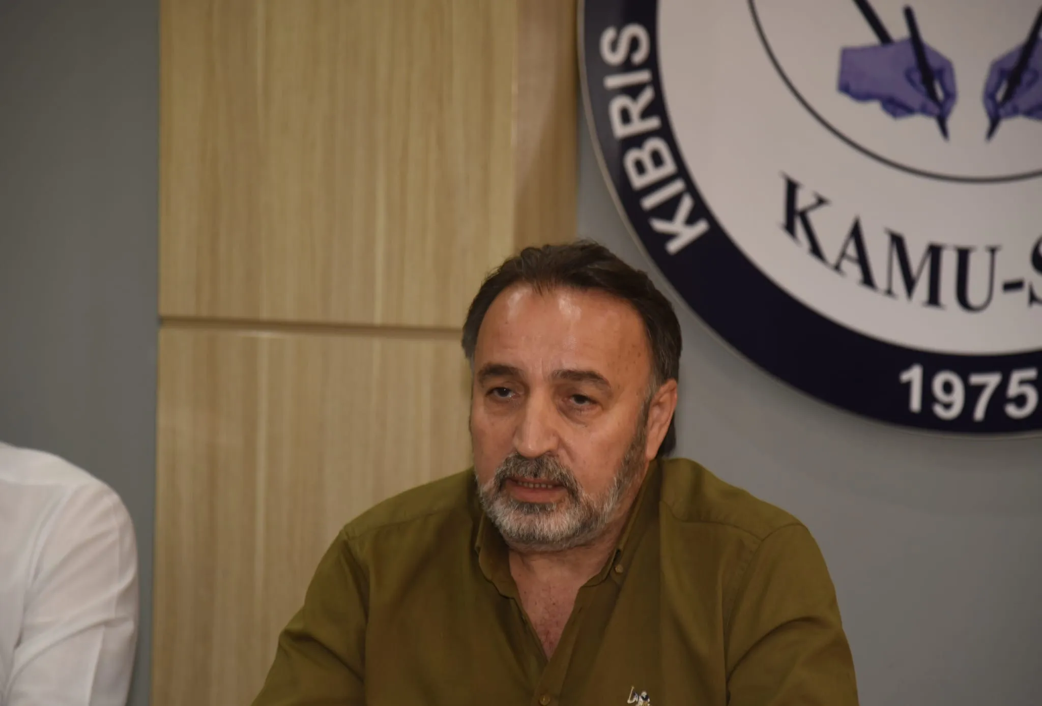 KAMUSEN: “Sözleşmeli personel iş güvencesi talep ediyor."
