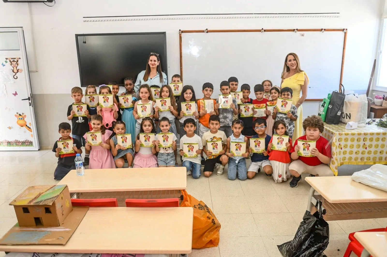 “Karlina’nın Hikayesi” öğrencilere karne hediyesi olarak dağıtıldı