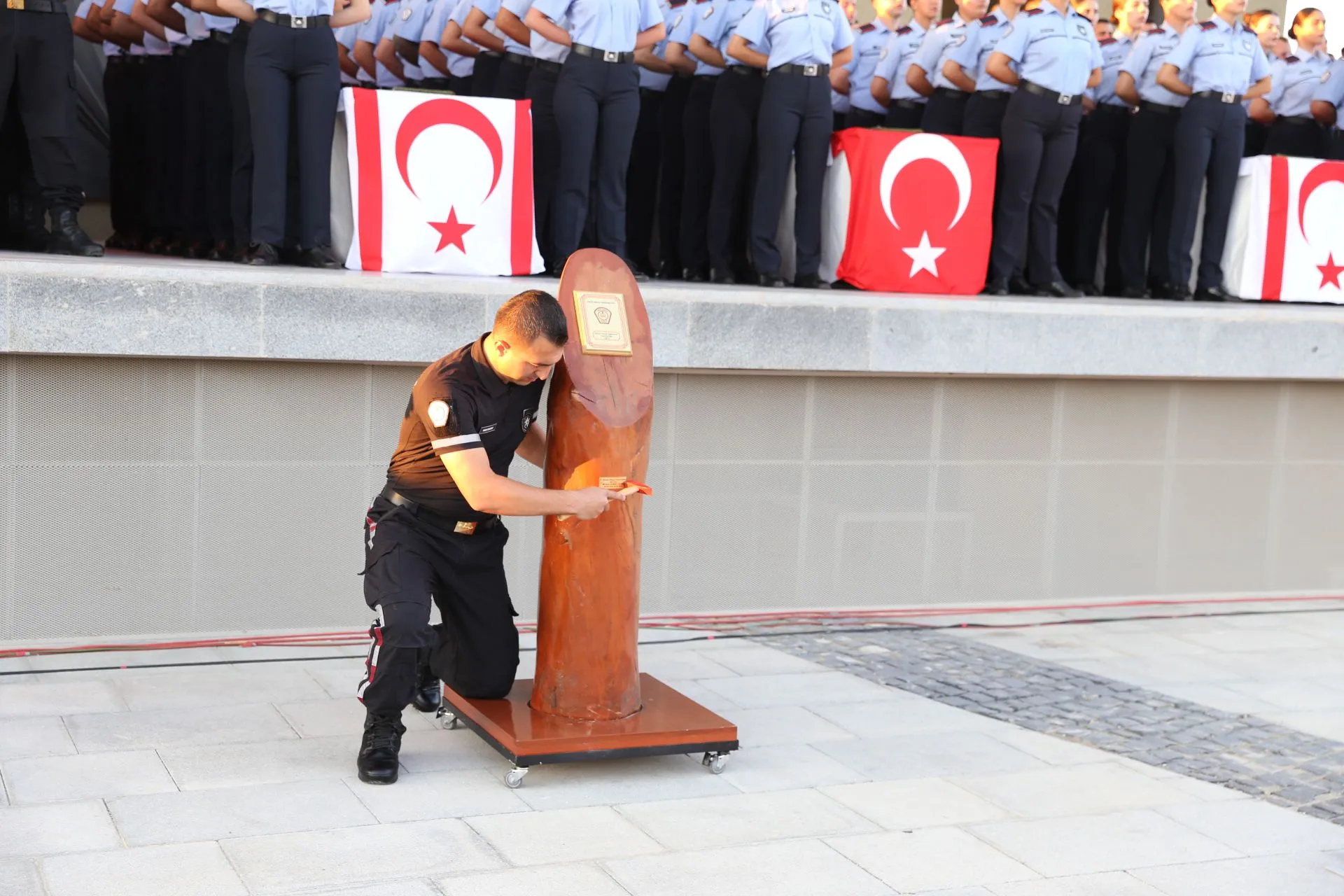 Polis ve İtfaiye Temel Eğitimi Yemin ve Mezuniyet Töreni yapıldı