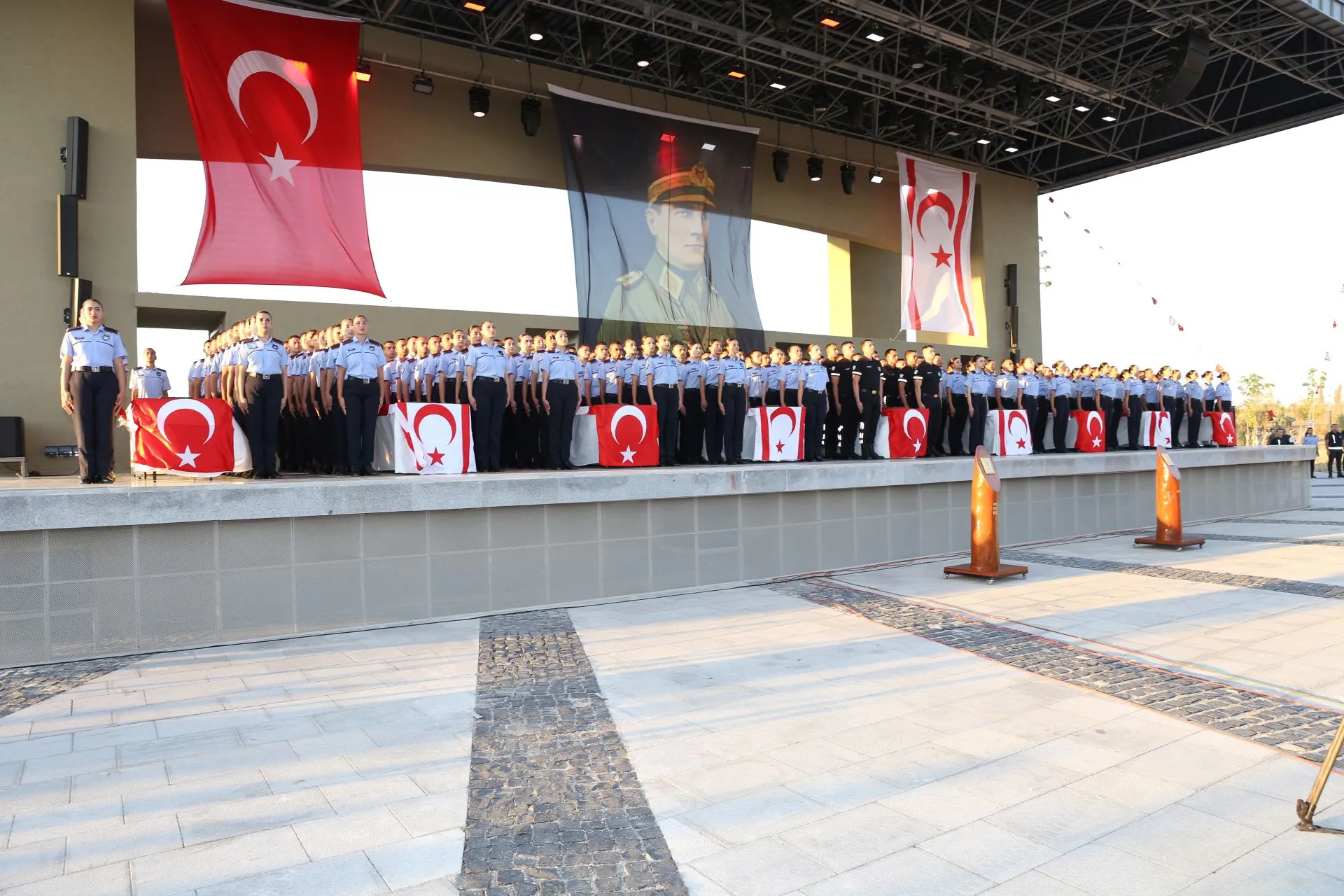 Polis ve İtfaiye Temel Eğitimi Yemin ve Mezuniyet Töreni yapıldı