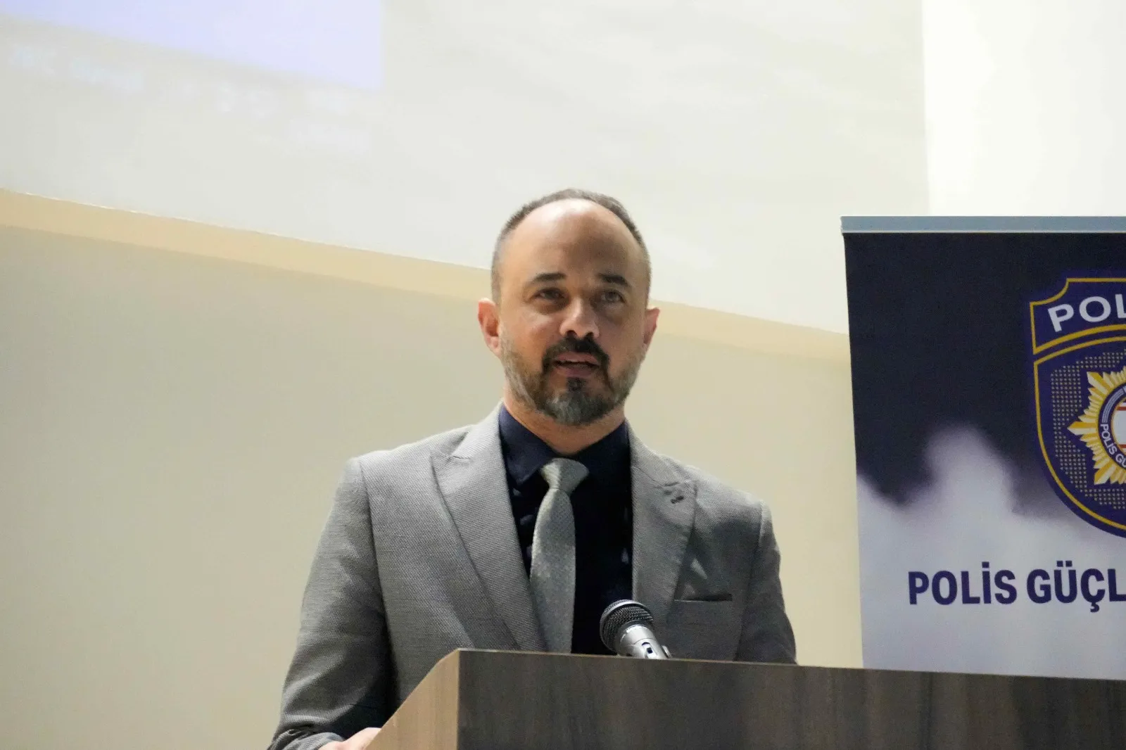 Yangınla mücadele eğitimi alan Merkezi Cezaevi personeline sertifikaları verildi