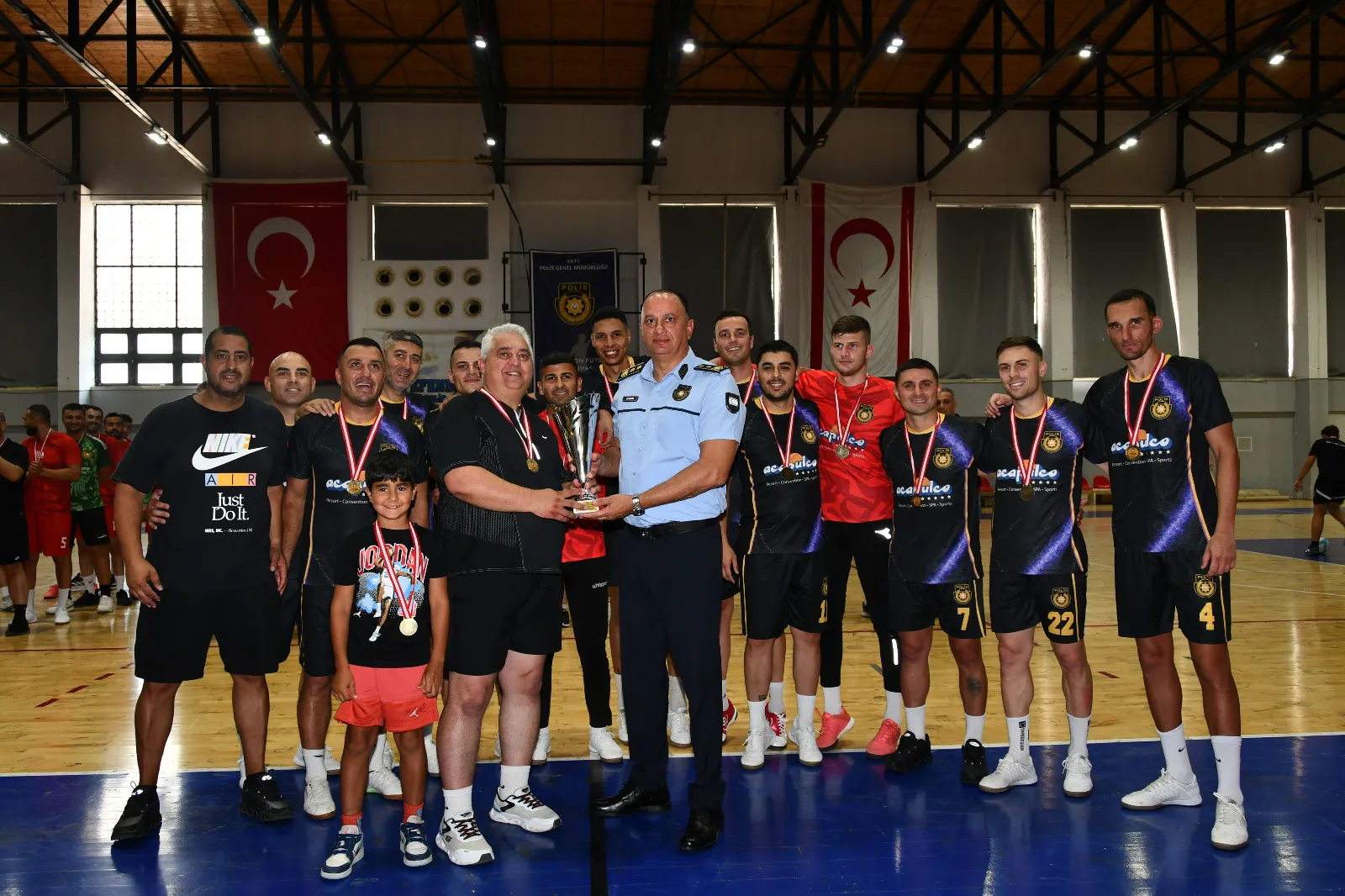 4’üncü Eybil Efendi Polis Salon Futbol Turnuvası’nın şampiyonu Girne Polis Müdürlüğü takımı oldu