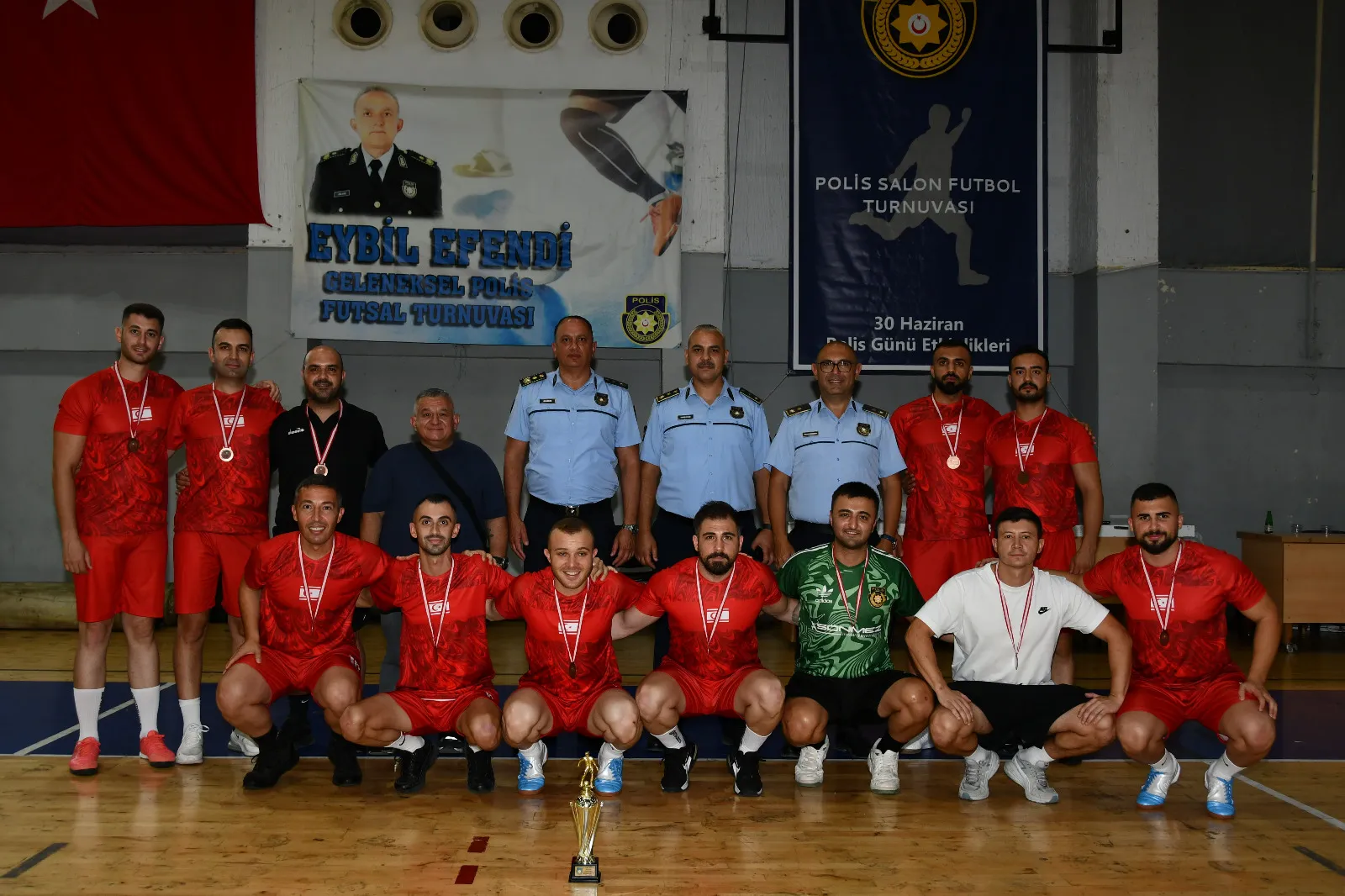4’üncü Eybil Efendi Polis Salon Futbol Turnuvası’nın şampiyonu Girne Polis Müdürlüğü takımı oldu