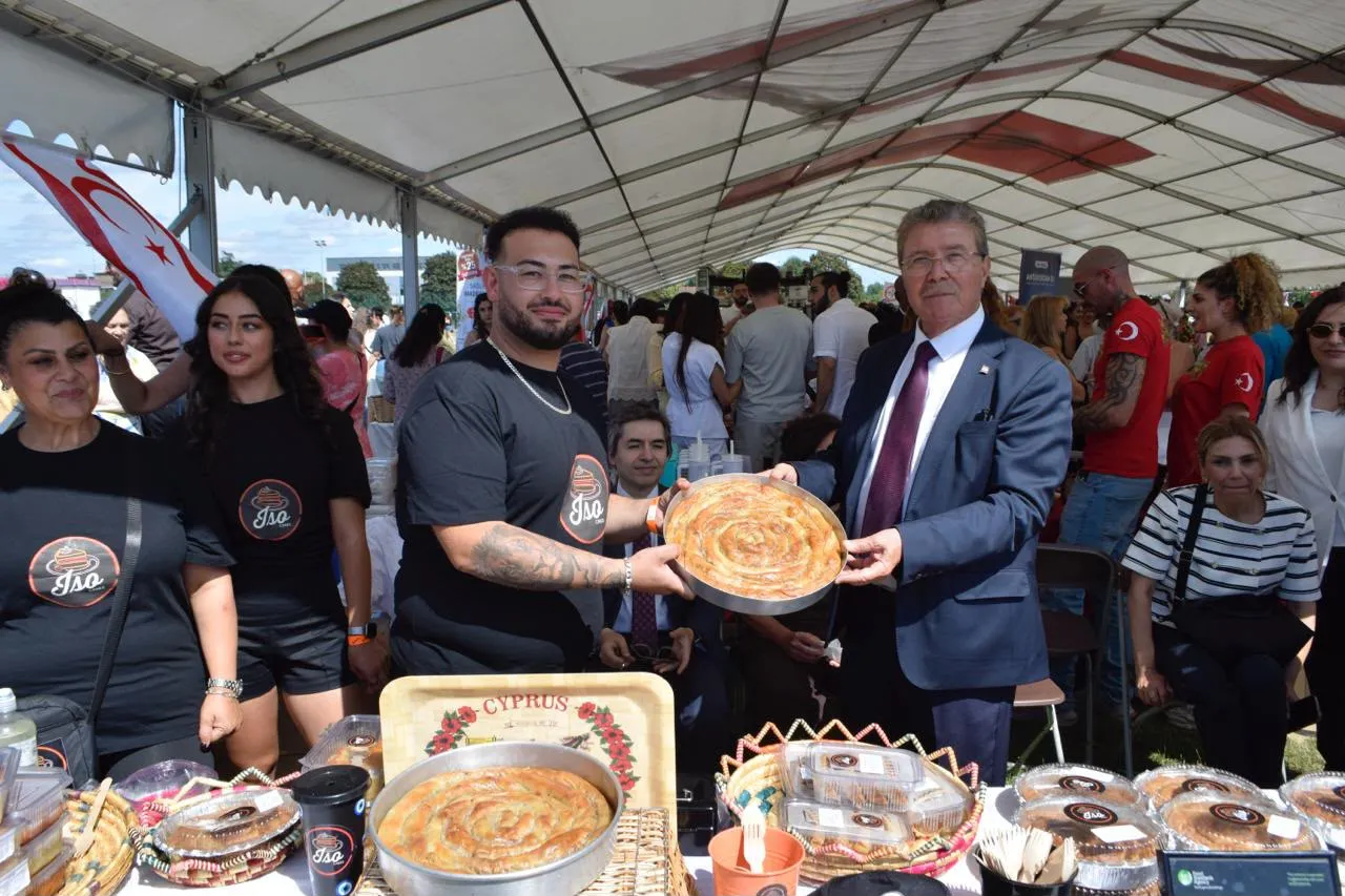 Başbakan Üstel, Londra’da Kıbrıs Türk Festivali’ne katıldı
