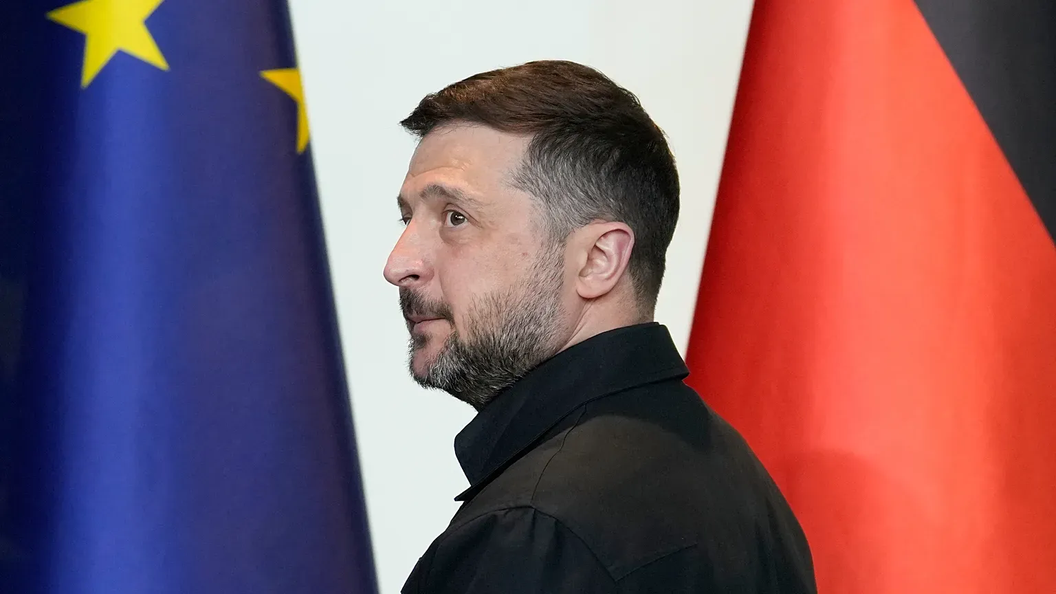 Zelenskiy, "Ukrayna'nın yeni siyasi stratejisi" için hükümette değişikliğe gidileceğini açıkladı